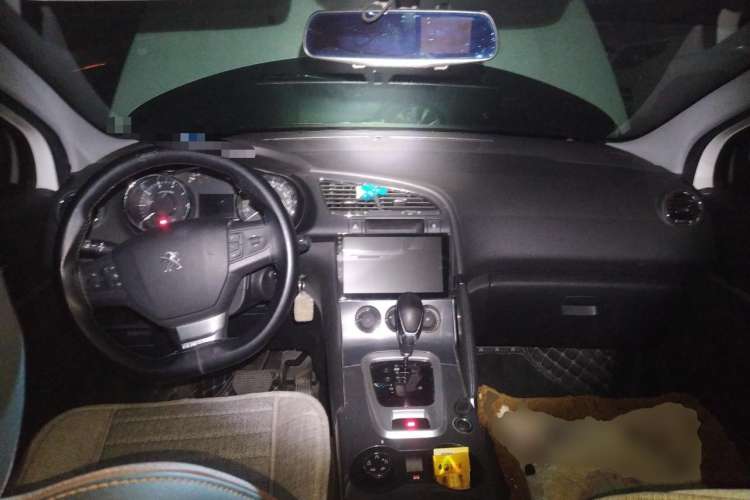 Used Peugeot 3008 2019 350THP Automatic Leading Edition Center Console