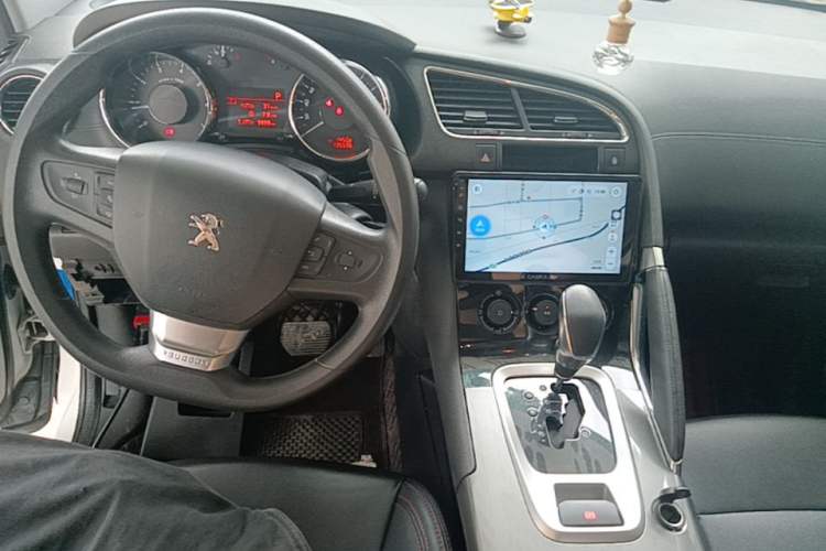 Used Peugeot 3008 2019 350THP Automatic Leading Edition Center Console