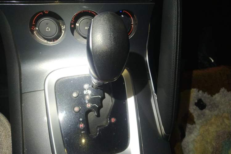 Used Peugeot 3008 2019 350THP Automatic Leading Edition Gear Lever