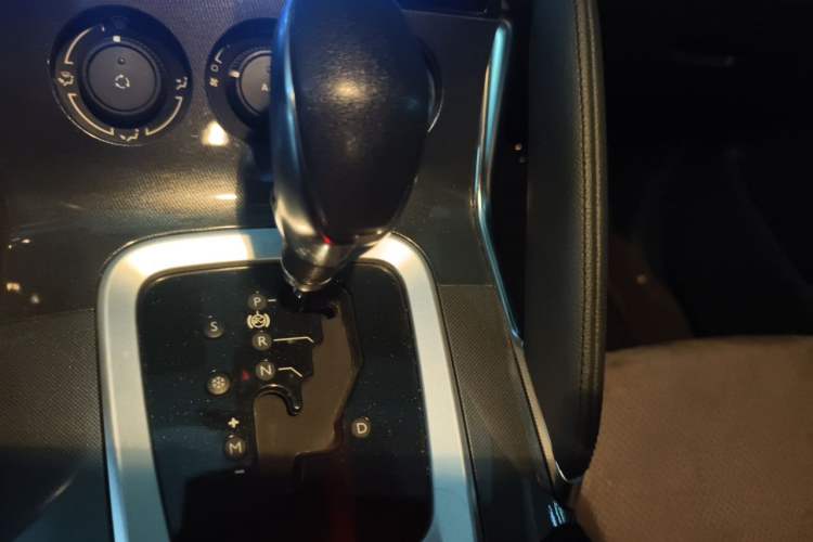 Used Peugeot 3008 2019 350THP Automatic Leading Edition Gear Lever