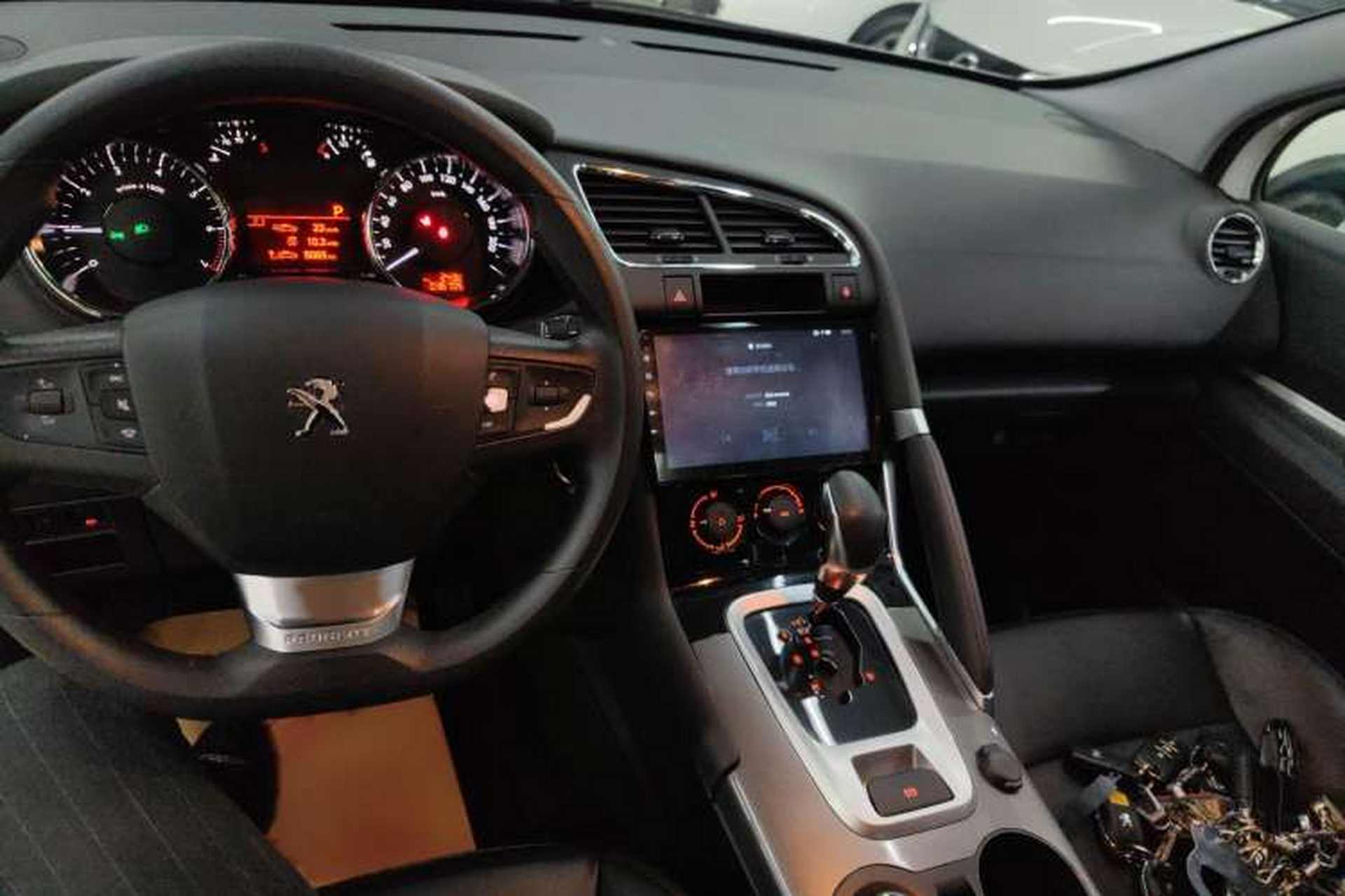 Used Peugeot 3008 2019 350THP Automatic Leading Edition Interior 3
