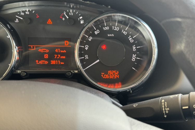 Used Peugeot 3008 2019 350THP Automatic Leading Edition Interior 8