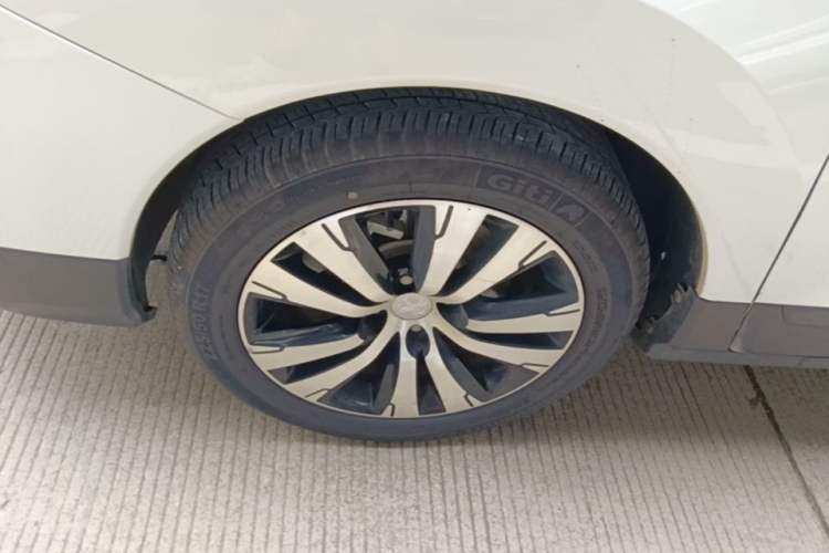 Used Peugeot 3008 2019 350THP Automatic Elite Edition Left Front Wheel Hub