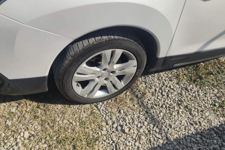 Used Peugeot 3008 2019 350THP Automatic Leading Edition Left Front Wheel Hub