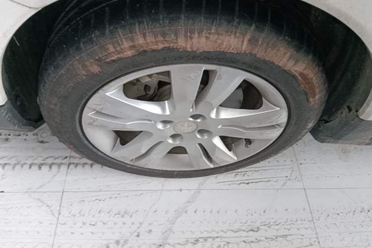 Used Peugeot 3008 2019 350THP Automatic Leading Edition Left Front Wheel Hub