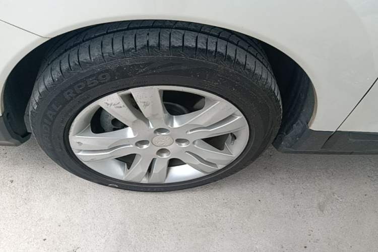 Used Peugeot 3008 2019 350THP Automatic Leading Edition Left Front Wheel Hub