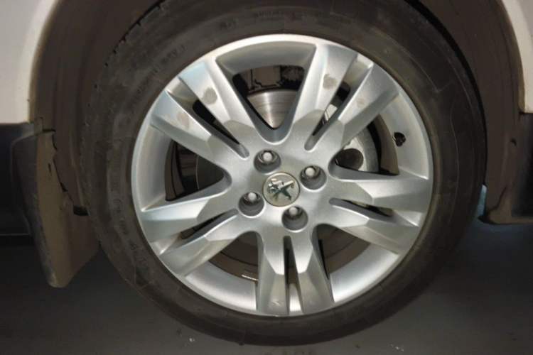 Used Peugeot 3008 2019 350THP Automatic Leading Edition Right Front Wheel Hub