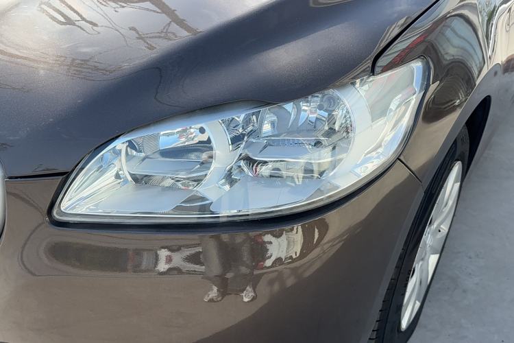 Used Peugeot 301 2014 1.6L Automatic Comfort Edition Left Front Headlight