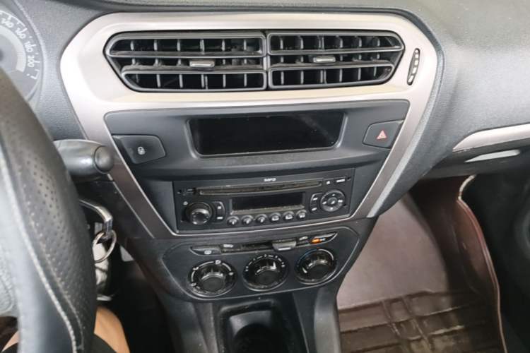 Used Peugeot 301 2014 1.6L Manual Comfort Edition Audio And AC Panel