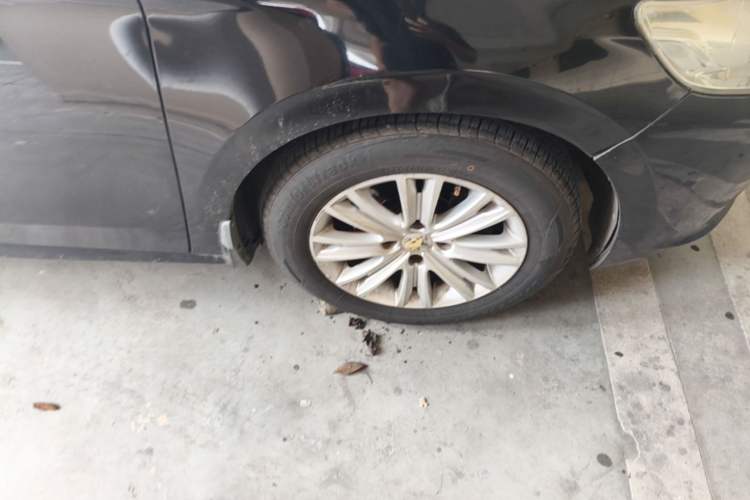 Used Peugeot 301 2014 1.6L Manual Comfort Edition Right Front Wheel Hub
