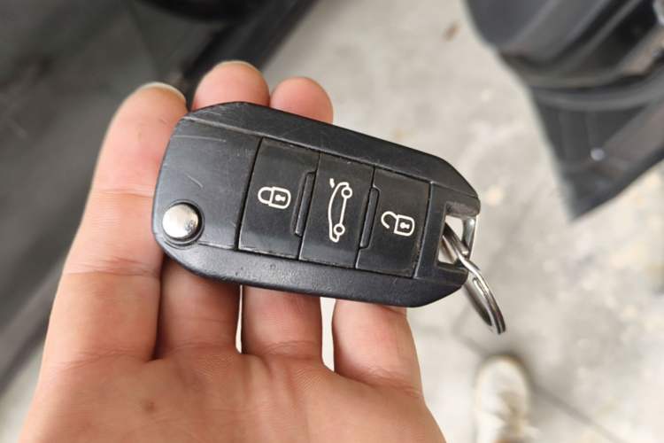 Used Peugeot 301 2014 1.6L Manual Comfort Edition Vehicle Key