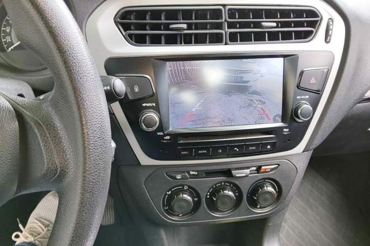 Used Peugeot 301 2014 1.6L Automatic Comfort Edition Audio And AC Panel