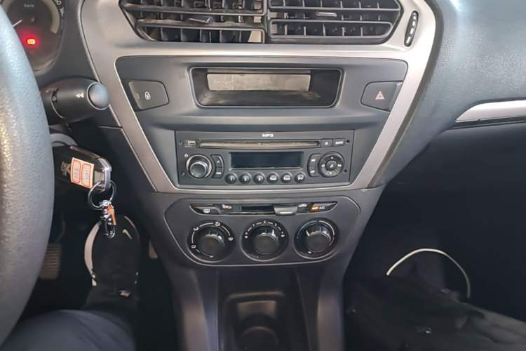 Used Peugeot 301 2014 1.6L Manual Comfort Edition Audio And AC Panel
