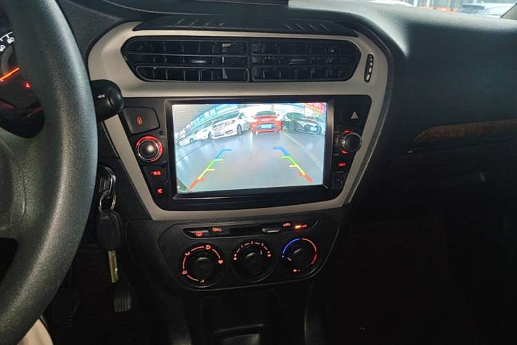 Used Peugeot 301 2014 1.6L Manual Comfort Edition Audio And AC Panel