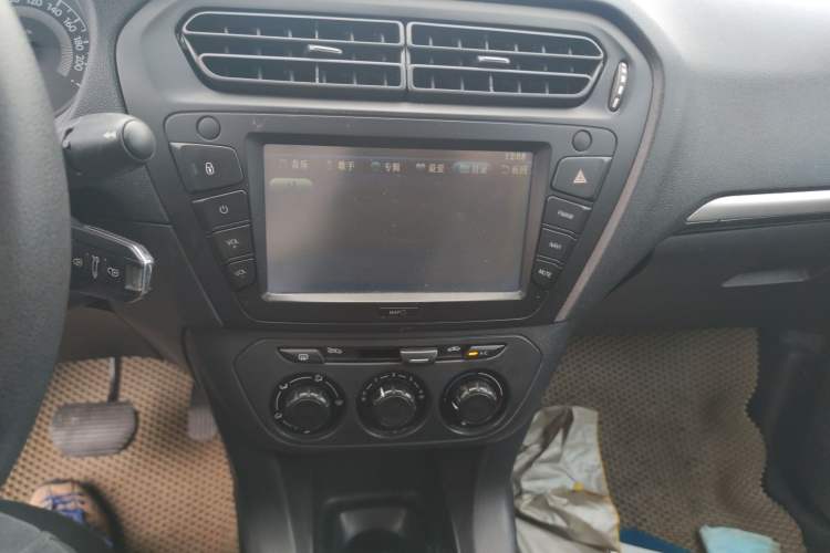 Used Peugeot 301 2014 1.6L Automatic Comfort Edition Audio And AC Panel