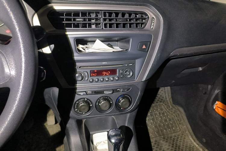 Used Peugeot 301 2014 1.6L Automatic Comfort Edition Audio And AC Panel