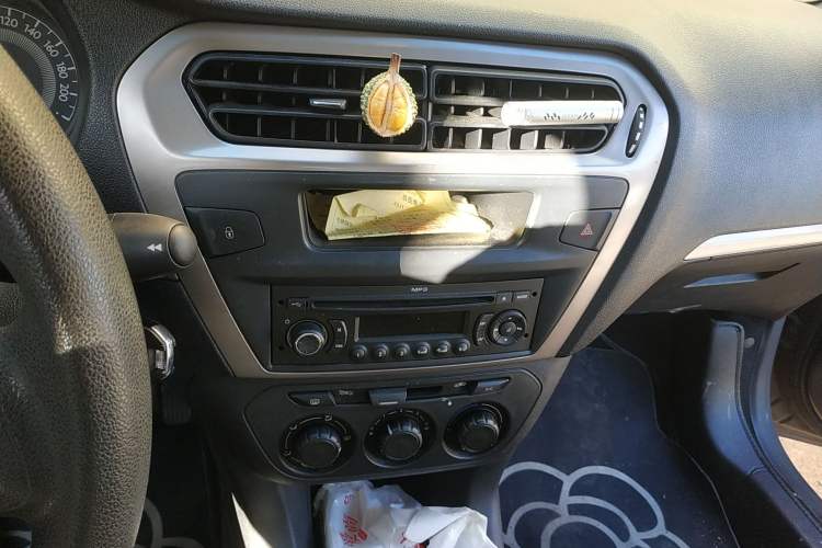 Used Peugeot 301 2014 1.6L Manual Comfort Edition Audio And AC Panel