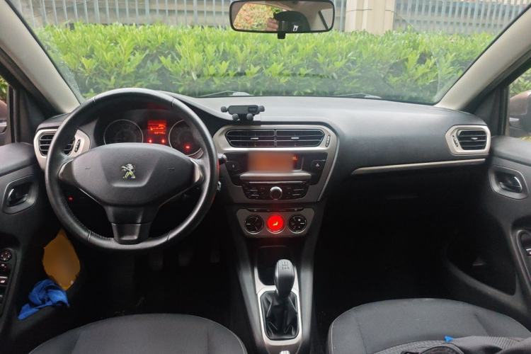 Used Peugeot 301 2014 1.6L Manual Luxury Edition Center Console