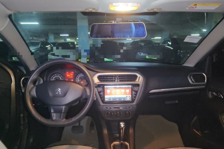 Used Peugeot 301 2014 1.6L Automatic Comfort Edition Center Console