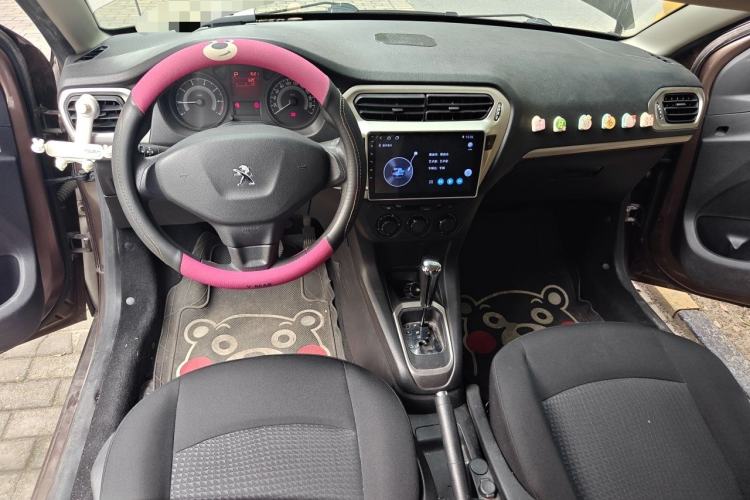 Used Peugeot 301 2014 1.6L Automatic Comfort Edition Center Console