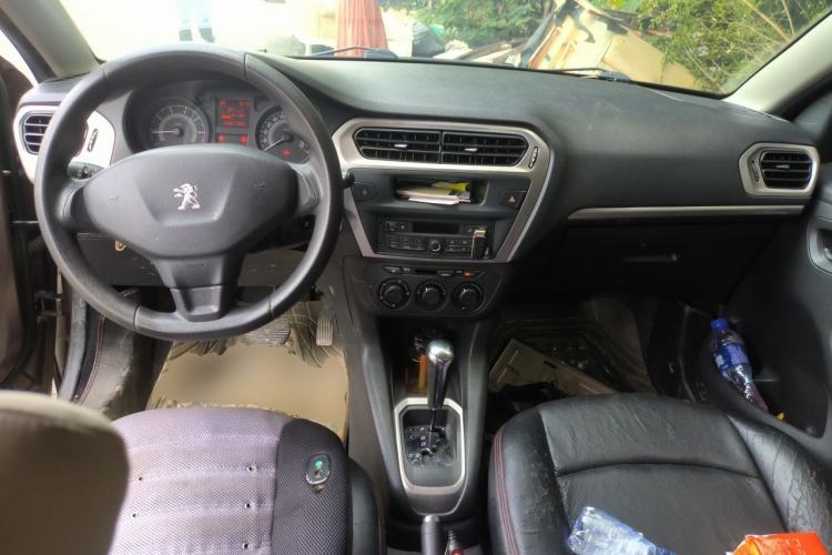 Used Peugeot 301 2014 1.6L Automatic Comfort Edition Center Console