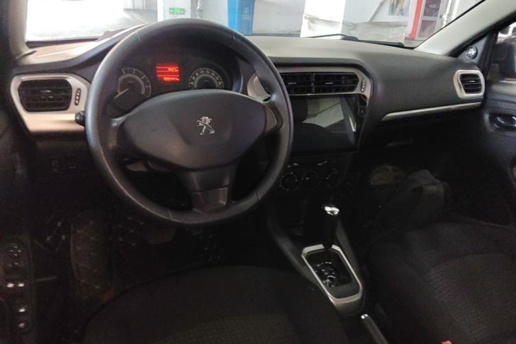 Used Peugeot 301 2014 1.6L Automatic Comfort Edition Center Console