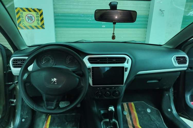 Used Peugeot 301 2014 1.6L Automatic Comfort Edition Center Console