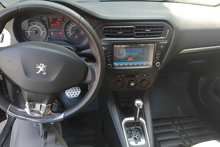 Used Peugeot 301 2014 1.6L Automatic Comfort Edition Center Console