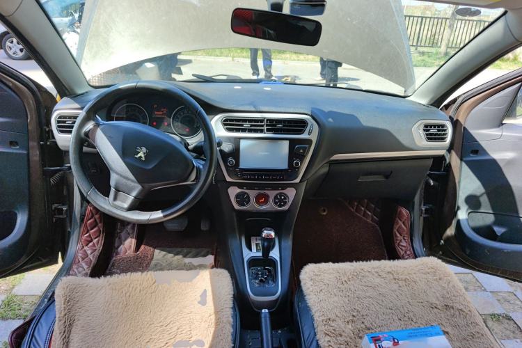 Used Peugeot 301 2014 1.6L Automatic Luxury Edition Center Console