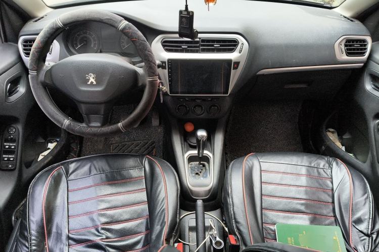 Used Peugeot 301 2014 1.6L Automatic Comfort Edition Center Console