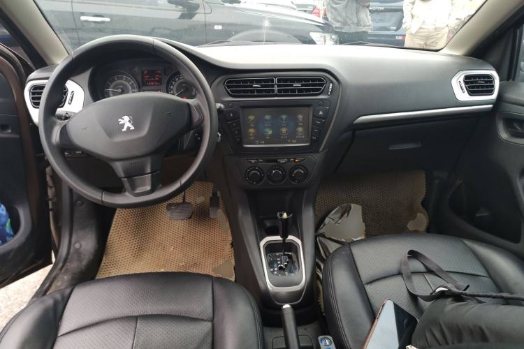 Used Peugeot 301 2014 1.6L Automatic Comfort Edition Center Console
