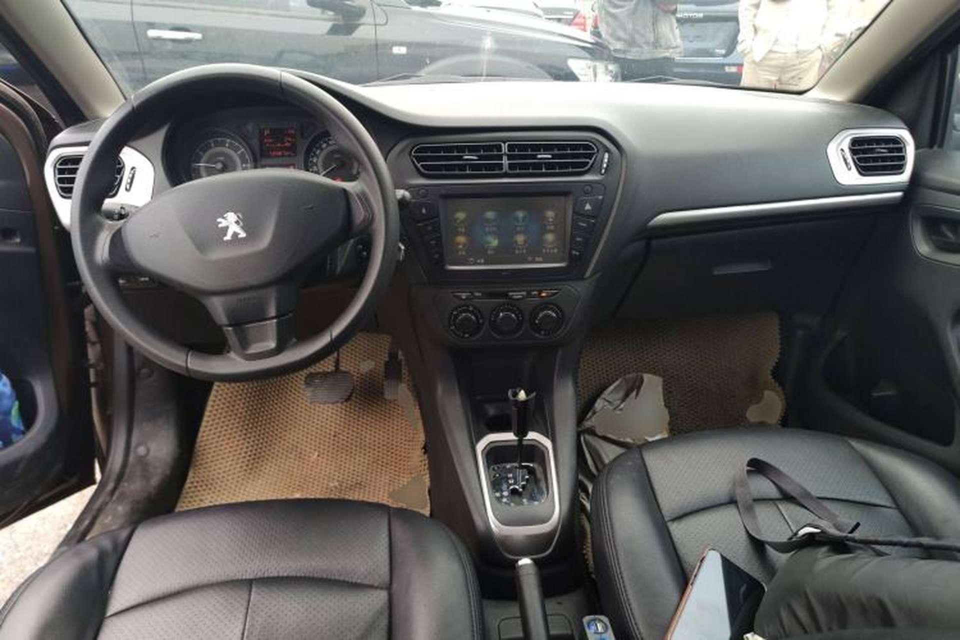 Used Peugeot 301 2014 1.6L Automatic Comfort Edition Center Console