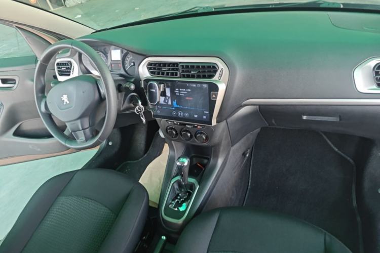 Used Peugeot 301 2014 1.6L Automatic Comfort Edition Center Console