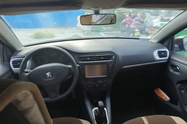Used Peugeot 301 2014 1.6L Manual Comfort Edition Center Console
