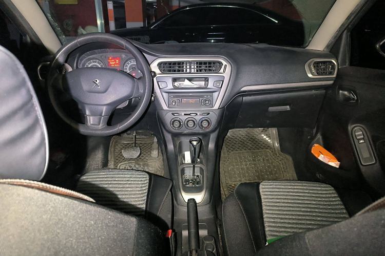Used Peugeot 301 2014 1.6L Automatic Comfort Edition Center Console