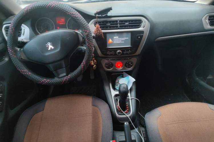 Used Peugeot 301 2014 1.6L Manual Luxury Edition Center Console