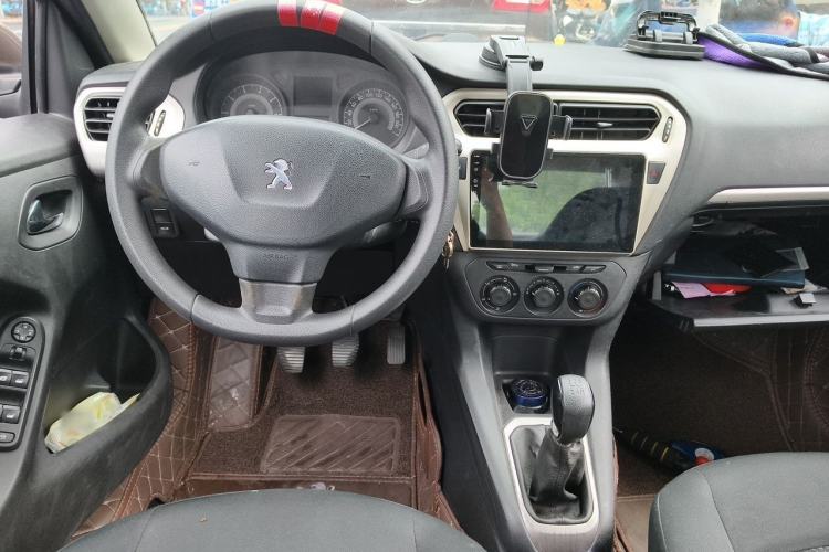 Used Peugeot 301 2014 1.6L Manual Comfort Edition Center Console