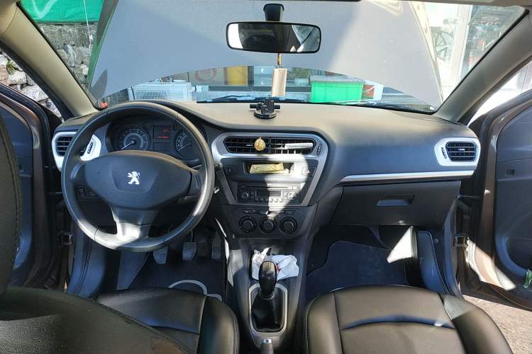 Used Peugeot 301 2014 1.6L Manual Comfort Edition Center Console