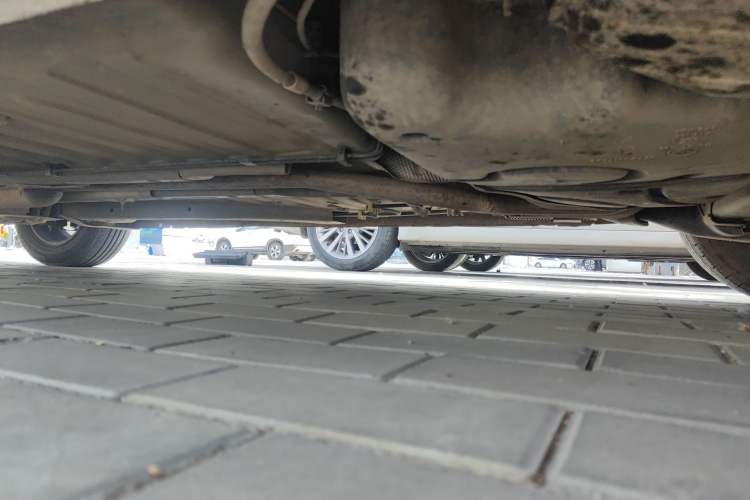 Used Peugeot 301 2014 1.6L Manual Luxury Edition Chassis Front Right