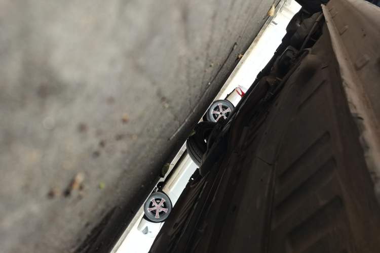 Used Peugeot 301 2014 1.6L Manual Comfort Edition Chassis Front Right