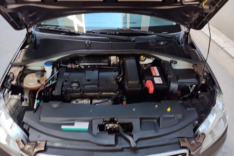 Used Peugeot 301 2014 1.6L Manual Comfort Edition Engine Bay