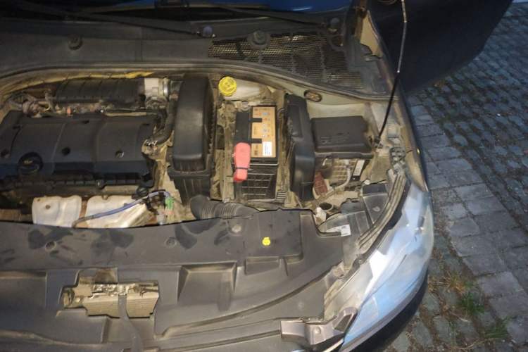 Used Peugeot 301 2014 1.6L Manual Luxury Edition Engine Bay Left