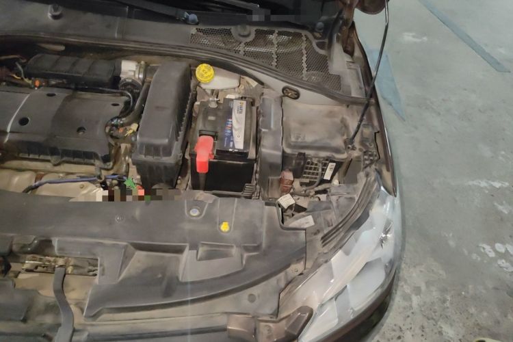 Used Peugeot 301 2014 1.6L Automatic Luxury Edition Engine Bay Left