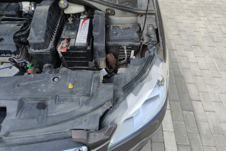 Used Peugeot 301 2014 1.6L Manual Luxury Edition Engine Bay Left