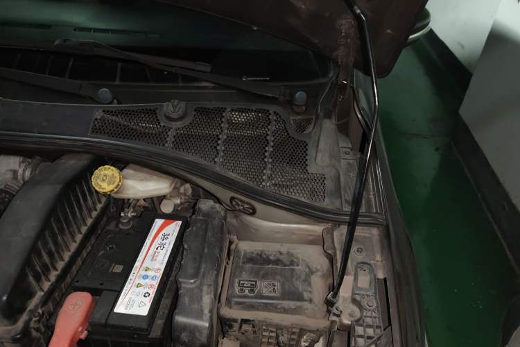 Used Peugeot 301 2014 1.6L Manual Luxury Edition Engine Bay Left