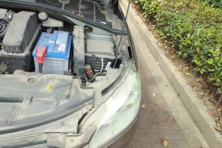 Used Peugeot 301 2014 1.6L Manual Comfort Edition Engine Bay Left