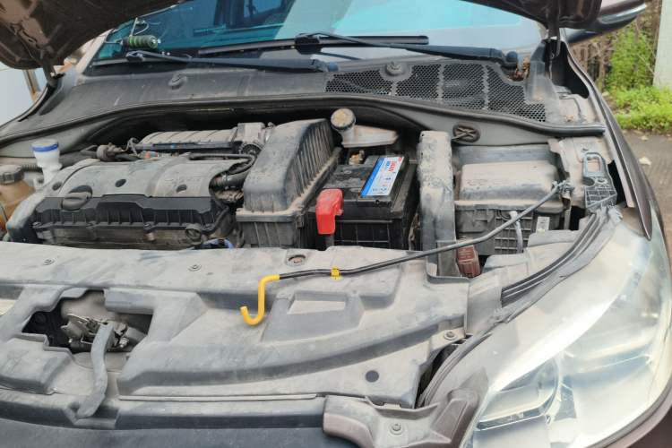 Used Peugeot 301 2014 1.6L Manual Comfort Edition Engine Bay Left