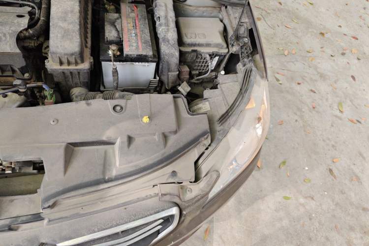 Used Peugeot 301 2014 1.6L Automatic Luxury Edition Engine Bay Left