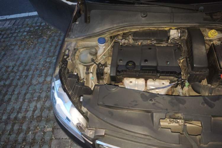 Used Peugeot 301 2014 1.6L Manual Luxury Edition Engine Bay Right