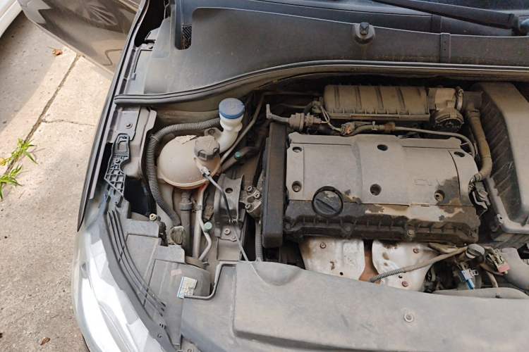 Used Peugeot 301 2014 1.6L Automatic Luxury Edition Engine Bay Right